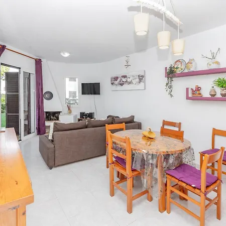 Apto Familiar Frente A Cala Lägenhet